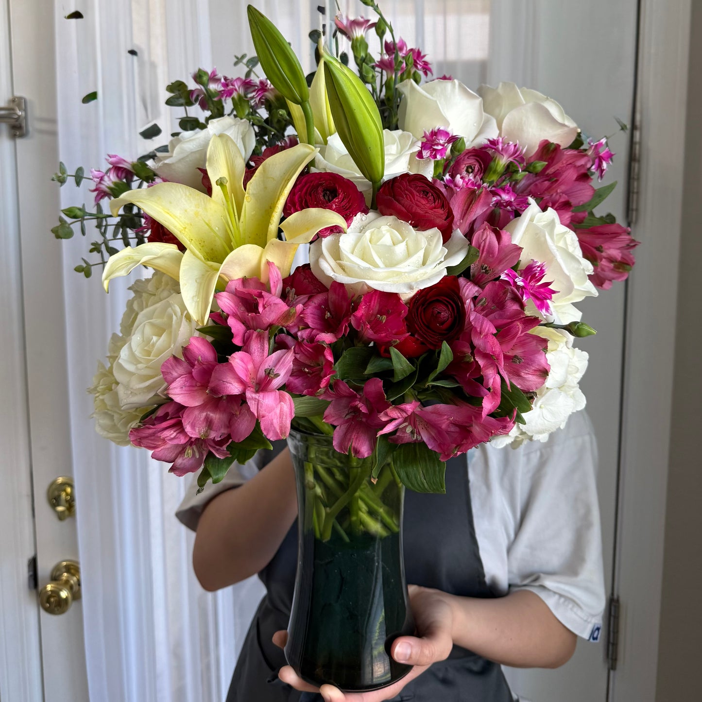 Designer's Choice Arrangement In a vase Standard - Flowery