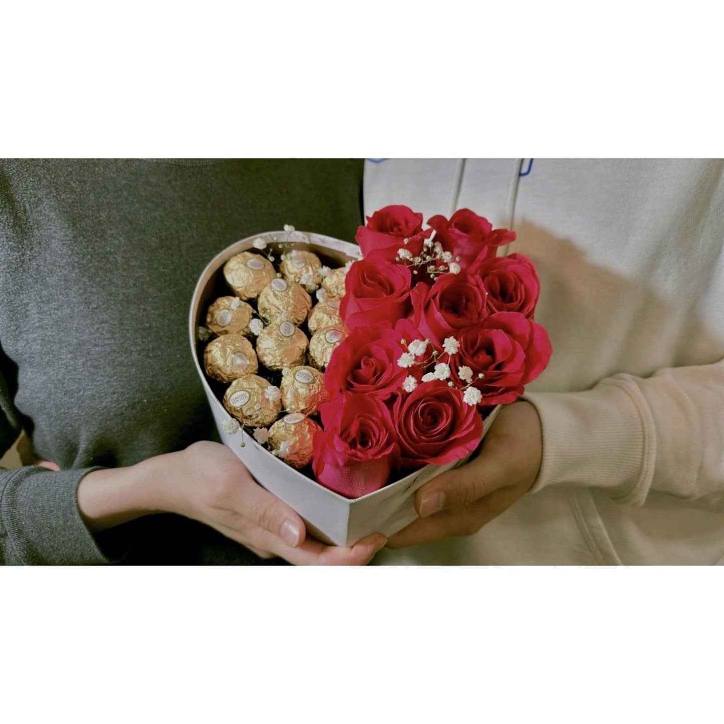 Snow Heart Box(w half roses and half hazelnut chocolate) Flowery